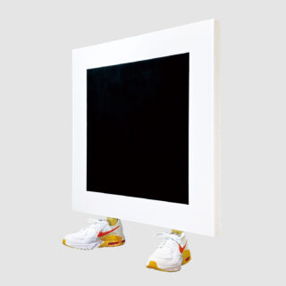 TYM344「スニーカーを履いた黒の正方形（Black Square In Sneakers）」 | Acrylic on wood board, sneakers | 84.5x79.5x30cm | 2021