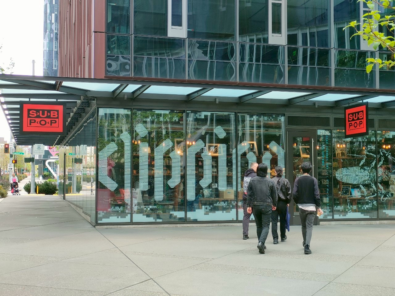 散財してしまった。