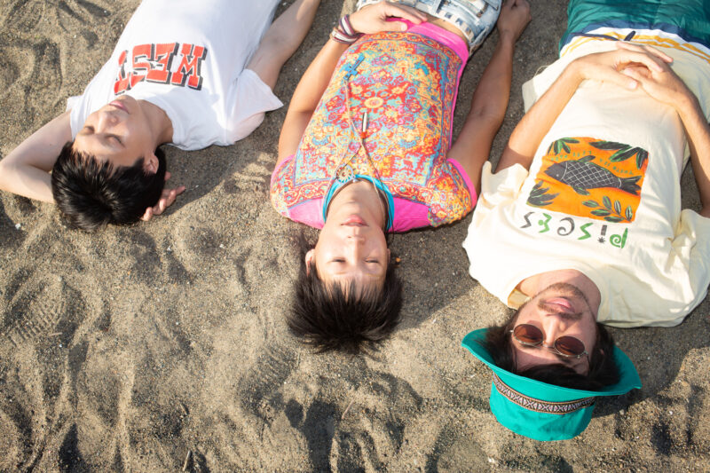 フー・ドゥ・ユー・ラブ | Photo ©西邑匡弘