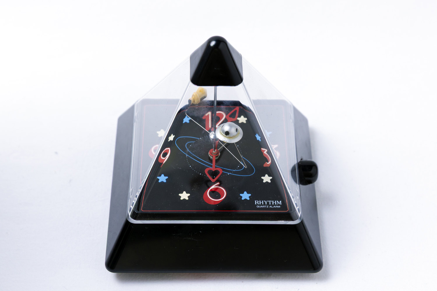 『ピラミッド時計』 | Photo ©畔柳純子