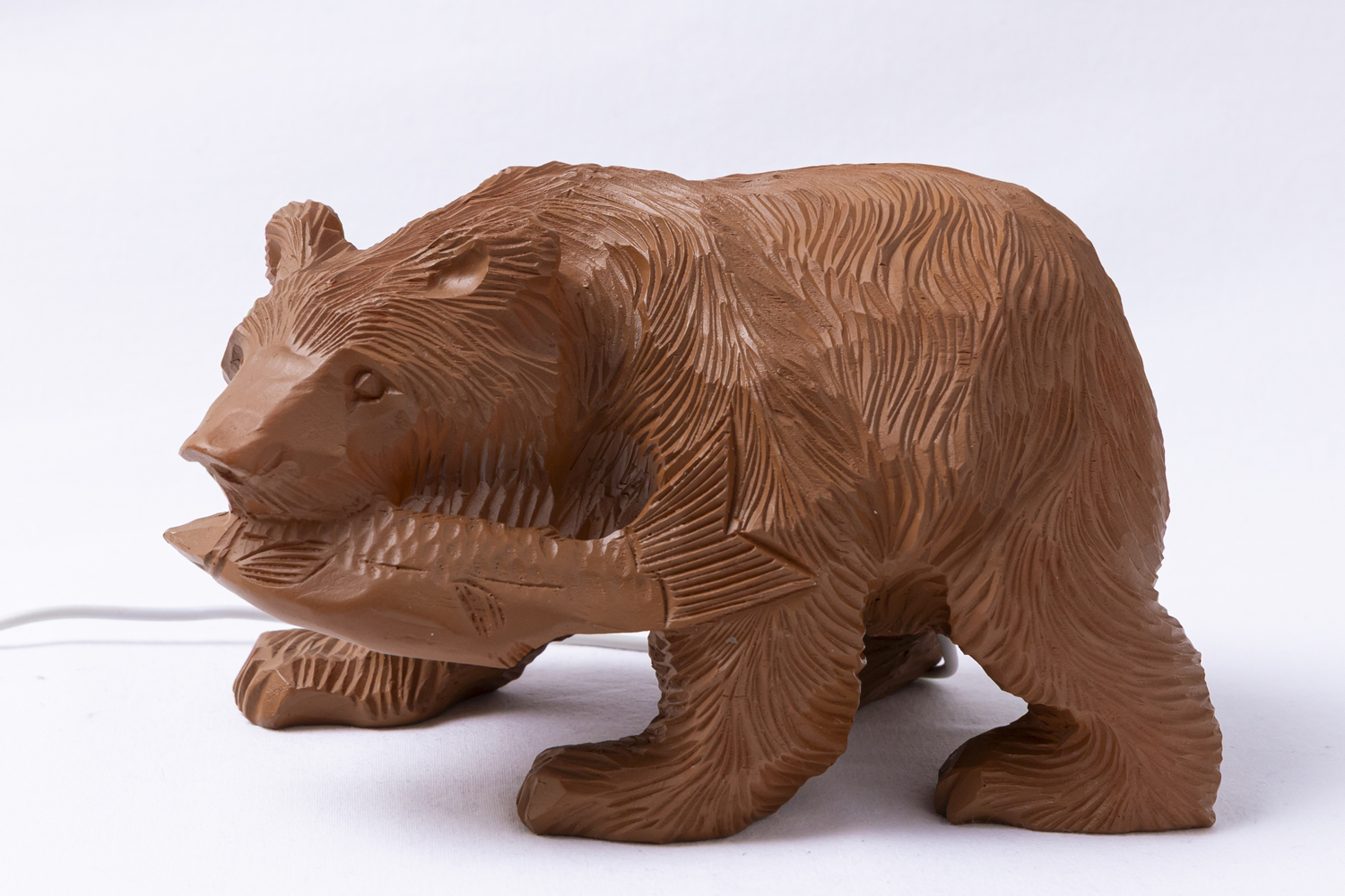 『木彫りの熊ライト』 | Photo ©畔柳純子