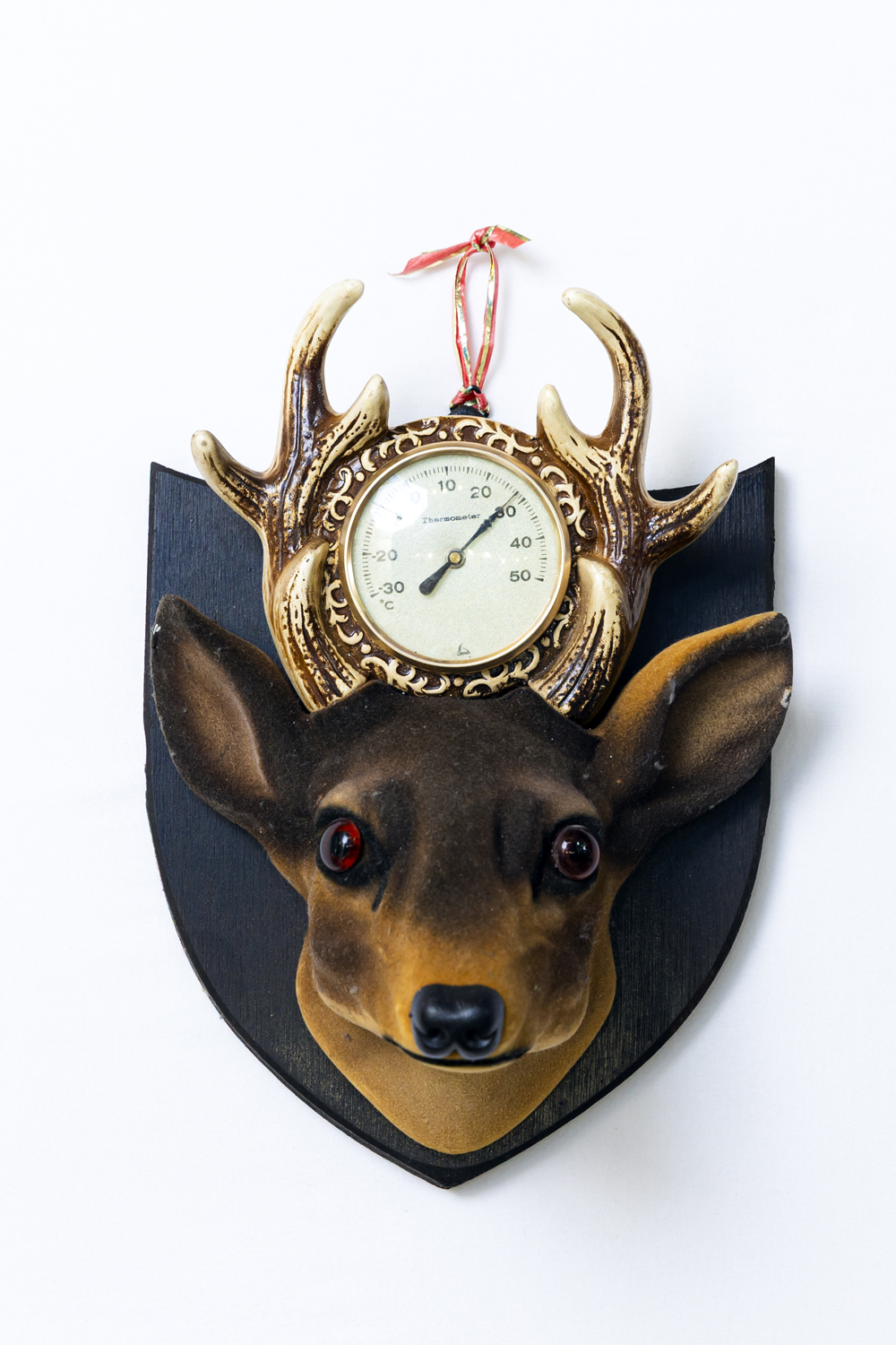 『鹿トロフィー温度計』 | Photo ©畔柳純子