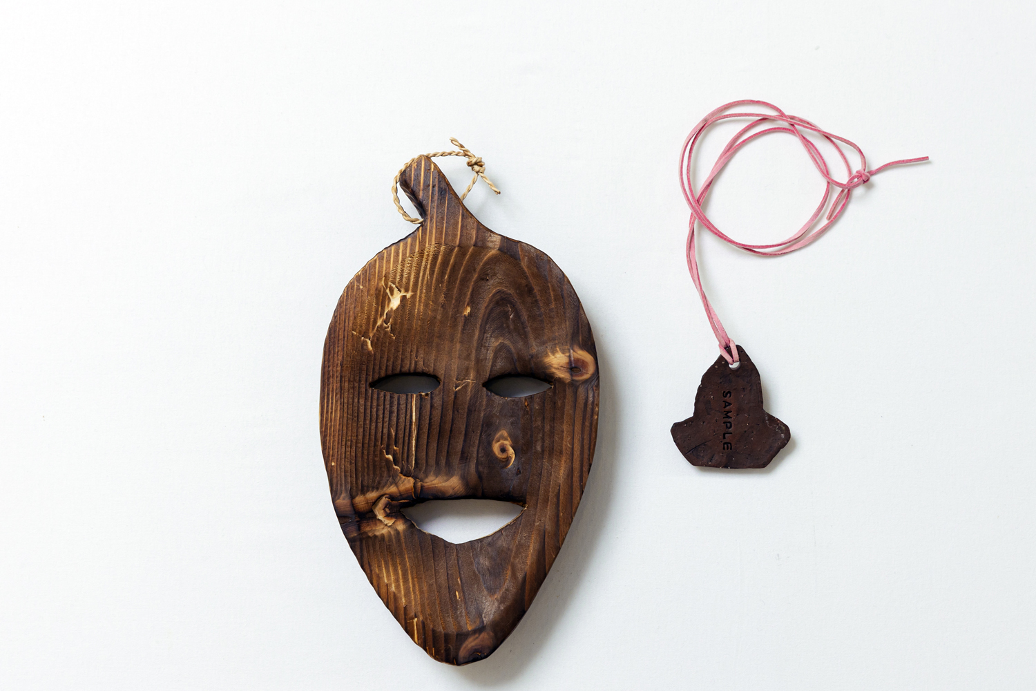 『パーントゥ仮面』『パーントゥペンダント』 | Photo ©畔柳純子