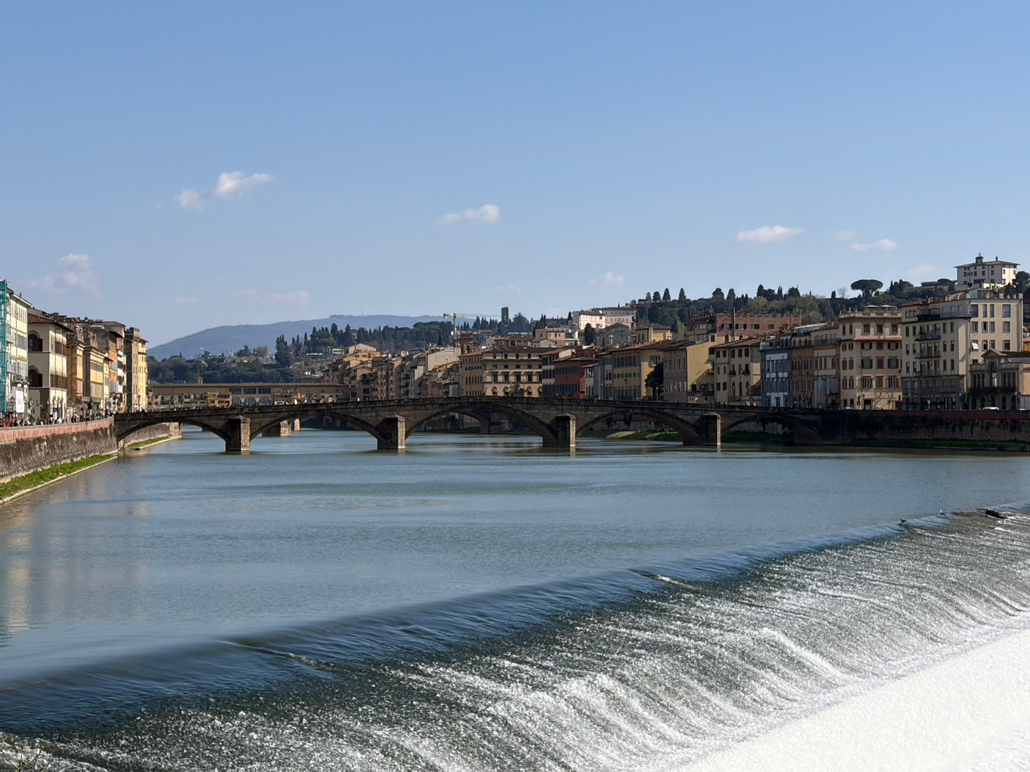 アルノ川と3つの橋を望む遠景 | Photo ©田口杏奈