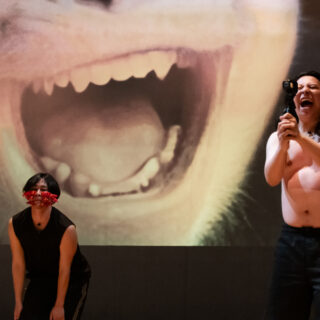 かつてなく自由にダンスを名乗るための煙が立つ会 JACKSON kaki テクノロジーダンス さるかに合戦 | Photo ©草本利枝