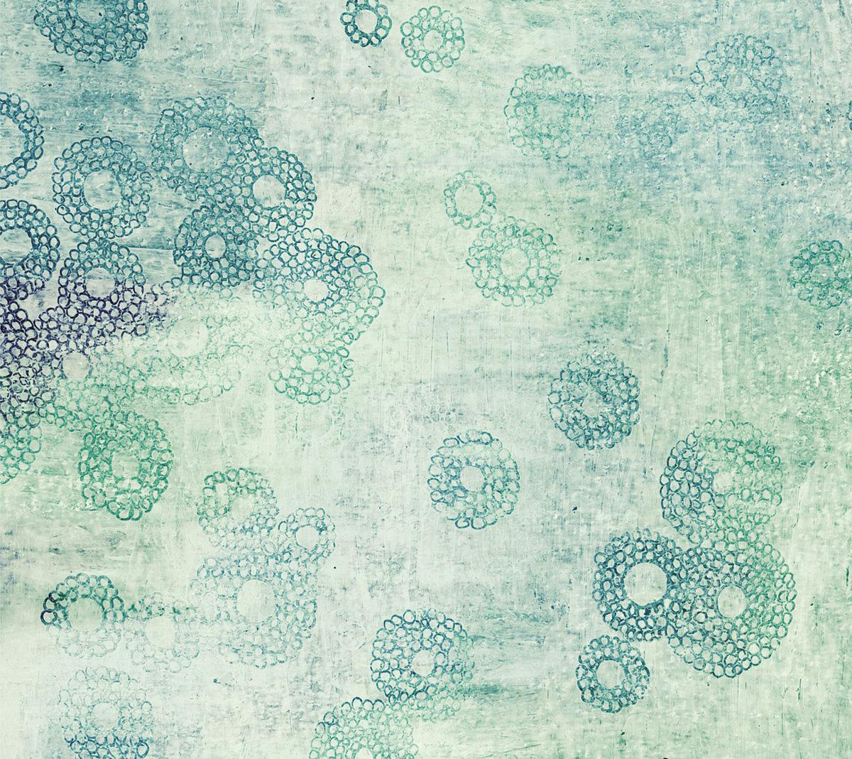 Uquwa 'Peering into flowers'