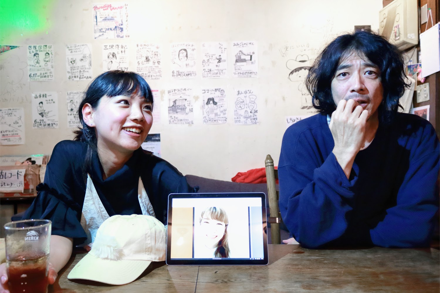 タカハシシカロ + 染谷 藍さん (ディスプレイ内) + 三沢洋紀 | Photo ©久保田千史